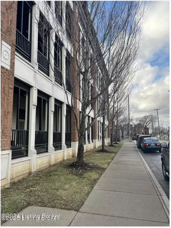 900 S 5th St #109, Louisville, KY 40203