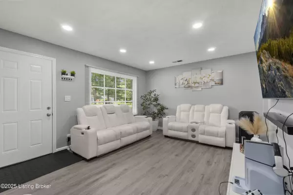 Louisville, KY 40272,9927 Donerail WAY