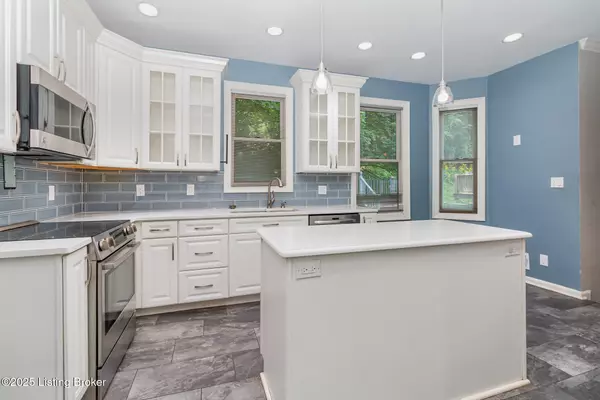 Louisville, KY 40207,2516 Phoenix Hill Dr