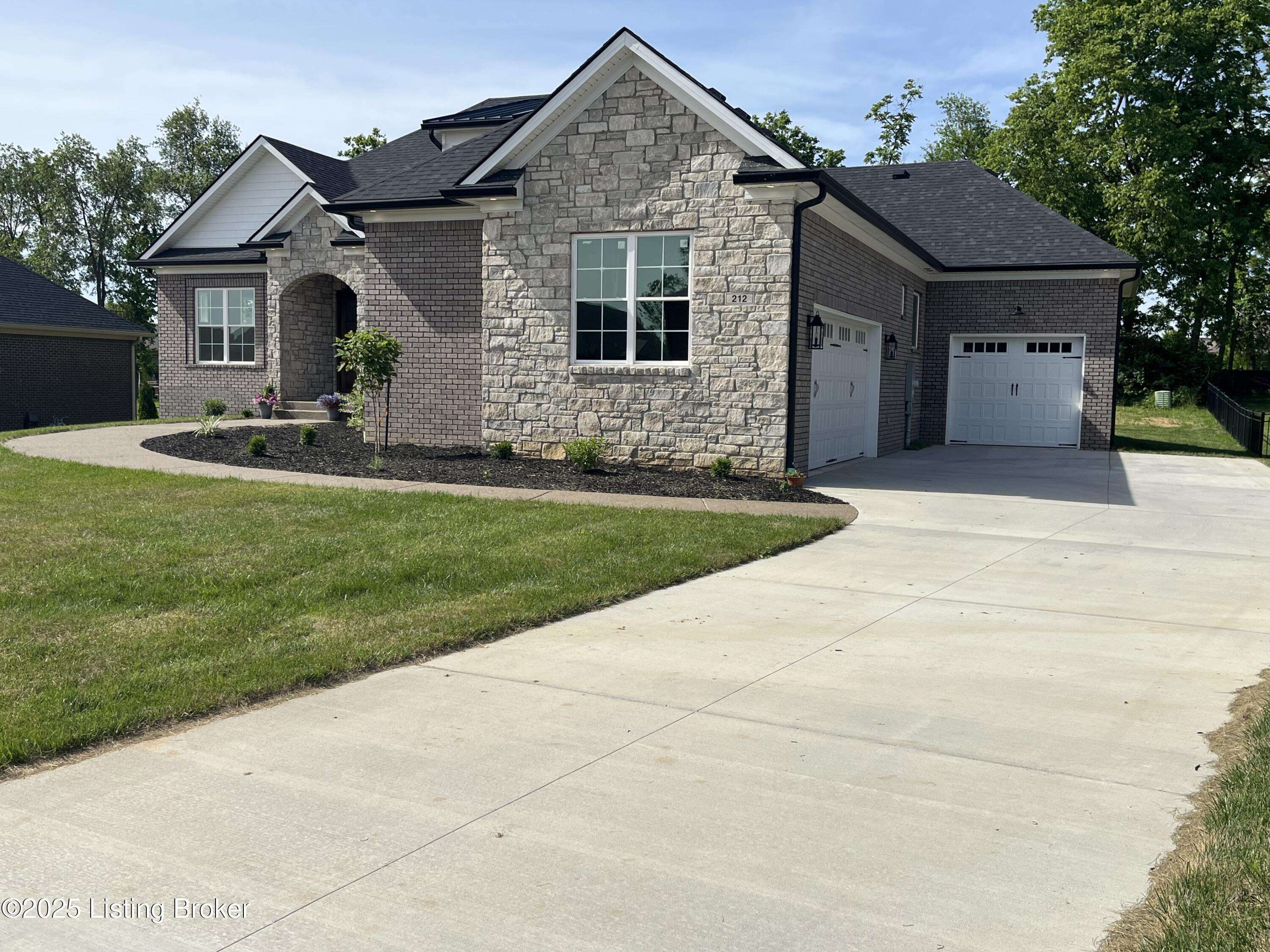 212 Cherokee Dr, Shelbyville, KY 40065