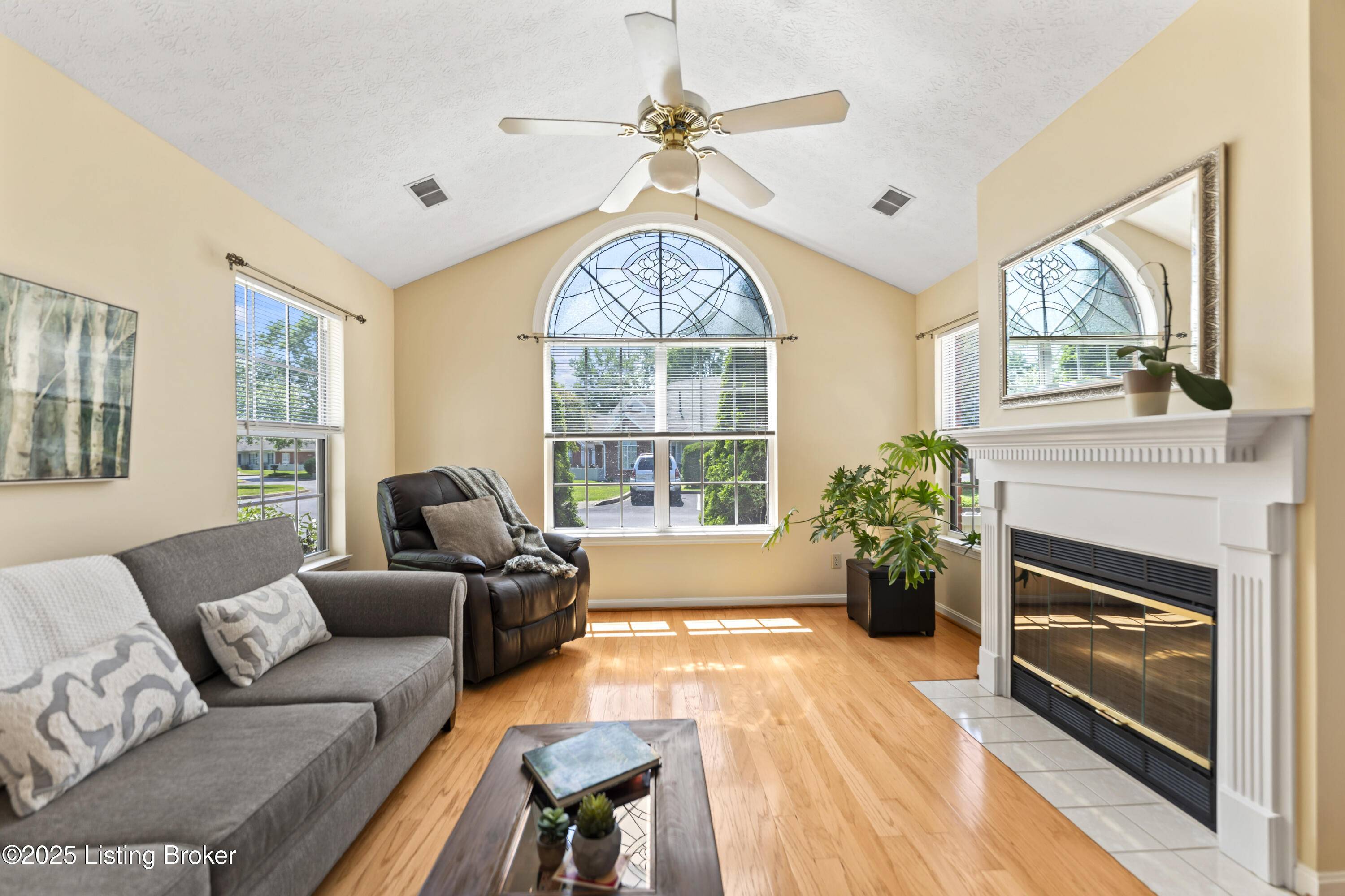 Louisville, KY 40299,3919 Greenhurst Dr