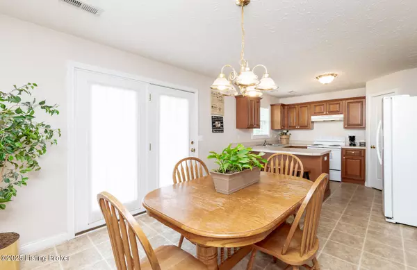 Coxs Creek, KY 40013,136 Chesapeake TRL