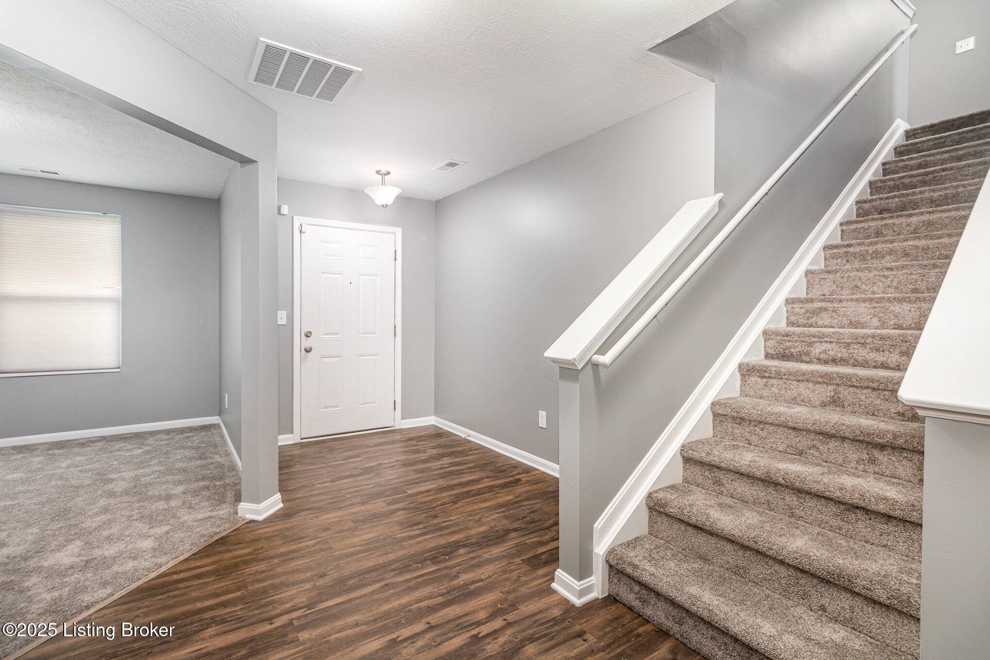 Louisville, KY 40229,6915 Brittany Oak Dr