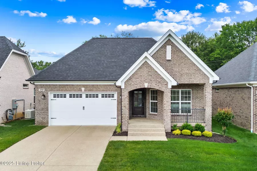 1242 Conservatory Ln, Louisville, KY 40223