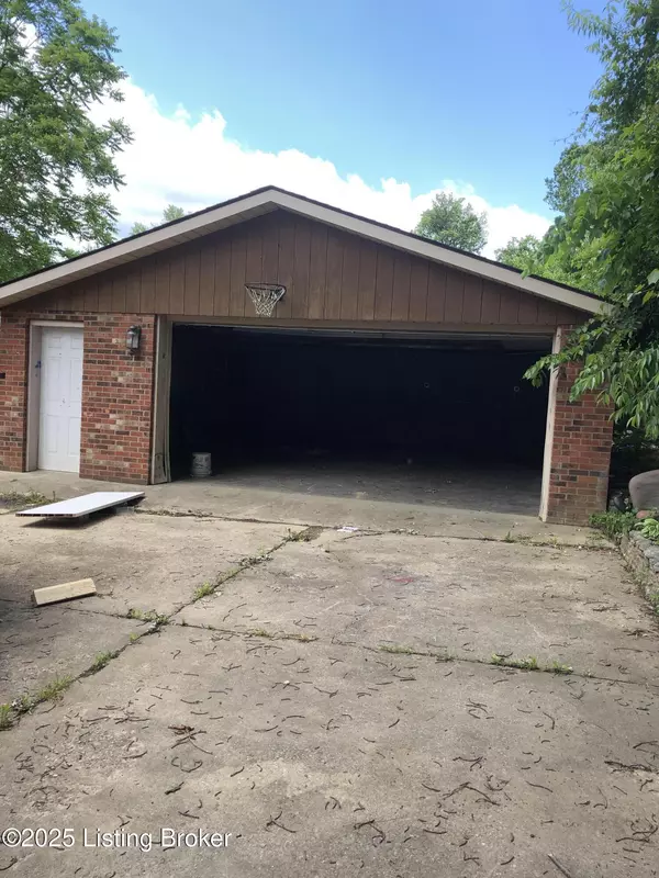 Louisville, KY 40214,5902 Pageant WAY