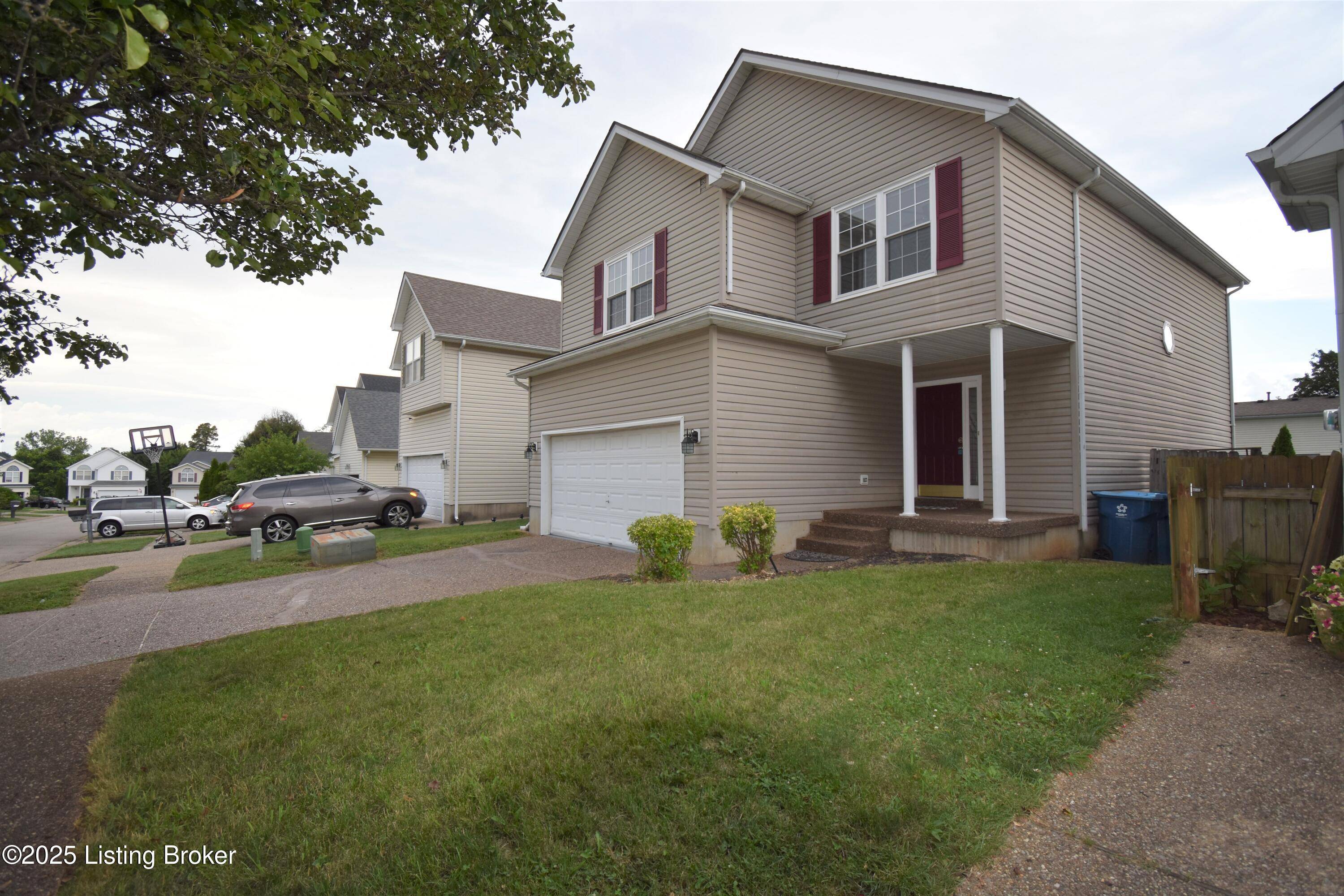 Louisville, KY 40299,3921 Pinoak View Ct