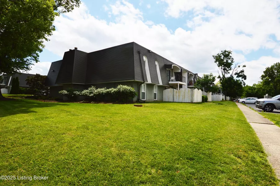 1116 La Fontenay Ct, Louisville, KY 40223