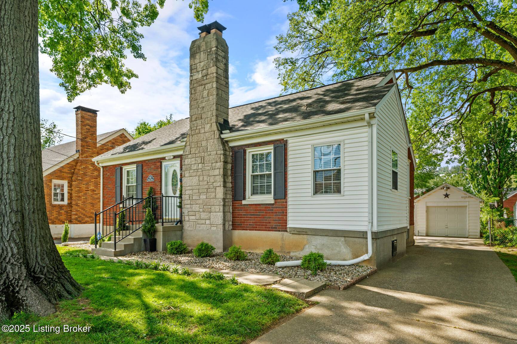 927 Parkway Dr, Louisville, KY 40217