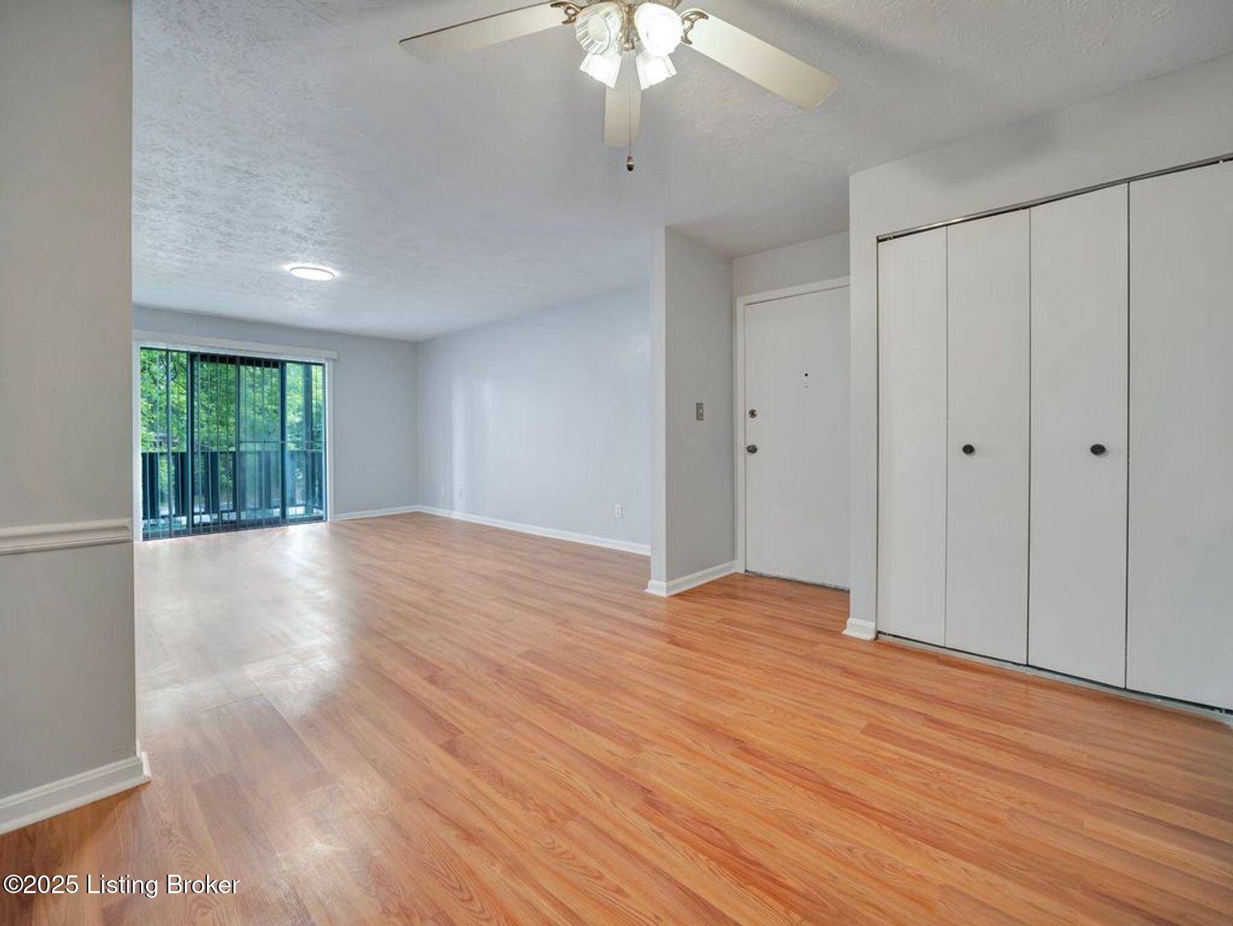 Louisville, KY 40218,3506 Lodge Ln #228