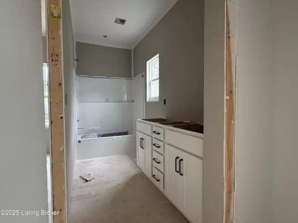 La Grange, KY 40031,1004 Richwood WAY