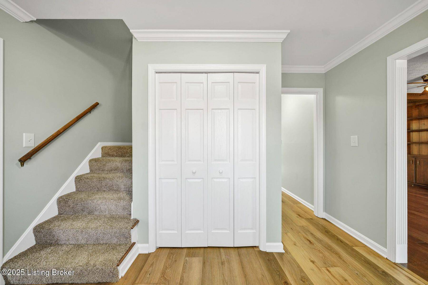 Louisville, KY 40242,2428 Chattesworth Ln