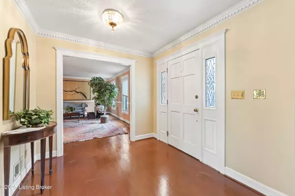 Louisville, KY 40207,2309 Phoenix Hill Dr