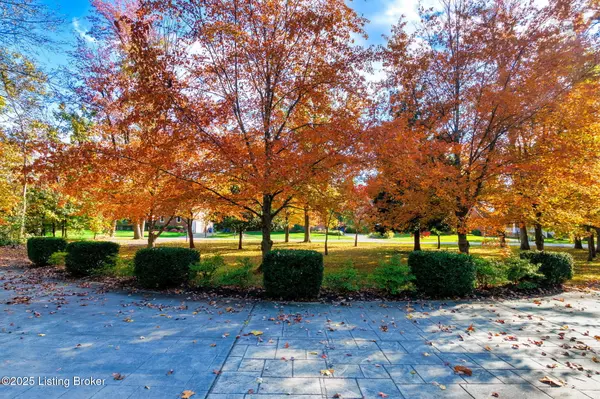 Anchorage, KY 40223,11805 Cedardale Rd