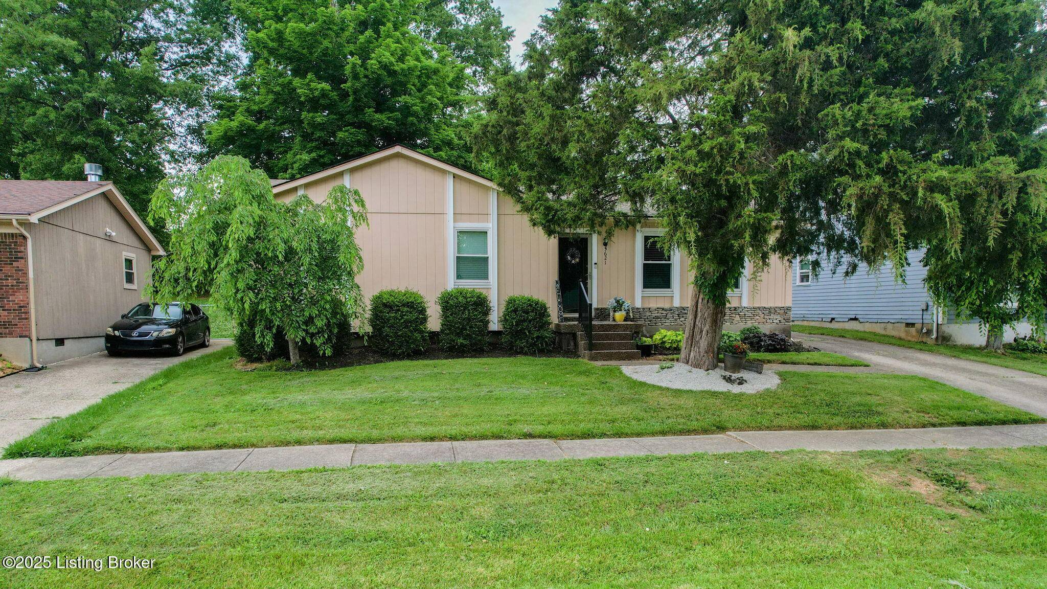 Louisville, KY 40299,5621 Wooded Lake Dr Dr