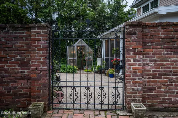 Louisville, KY 40205,2118 Lauderdale Rd