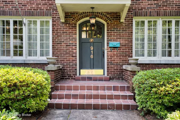 Audubon Park, KY 40213,916 Audubon Pkwy