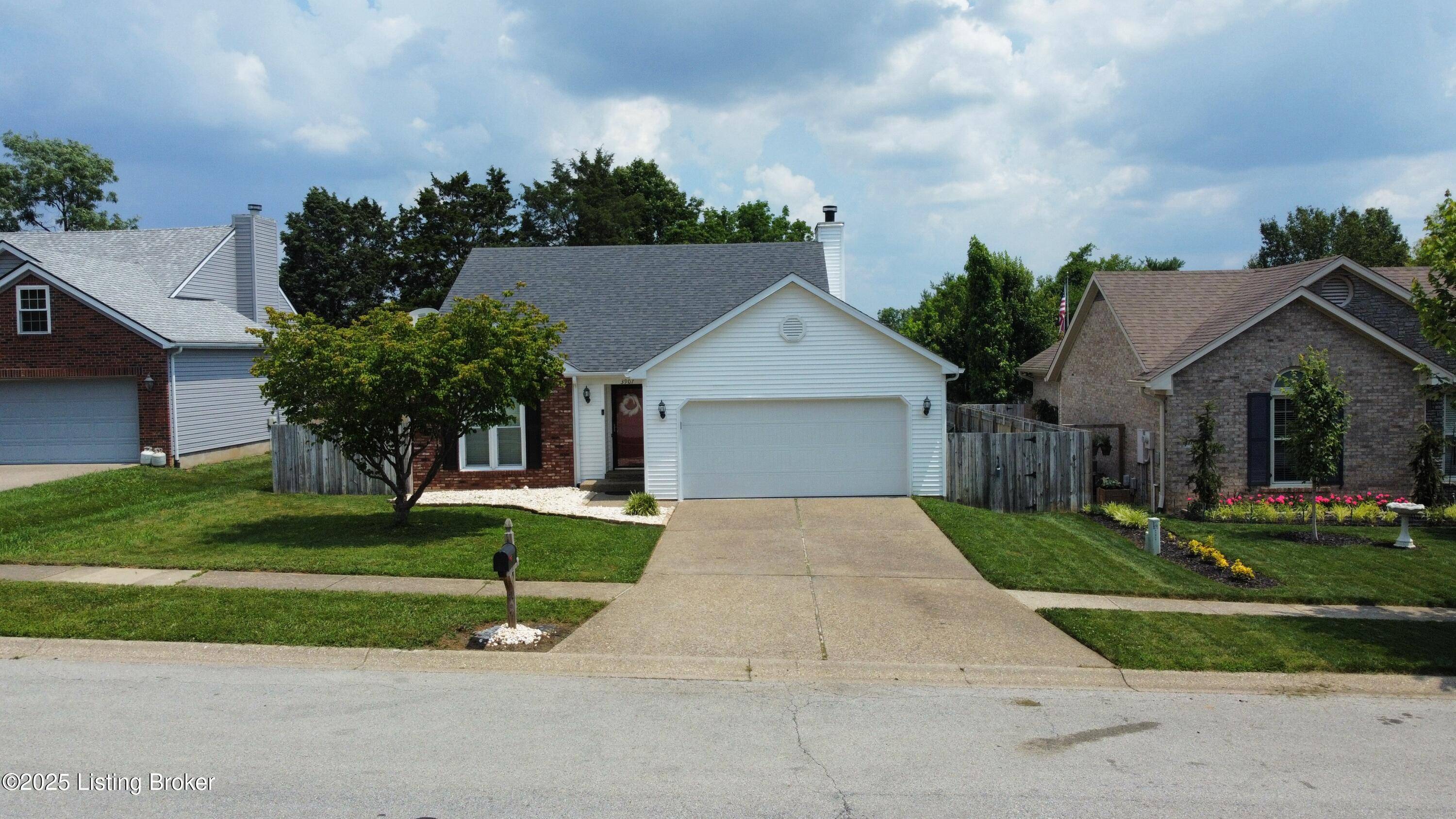 3907 Vantage Pl, Jeffersontown, KY 40299