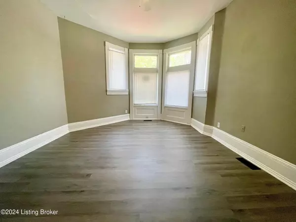 Louisville, KY 40203,110 W Oak St #3