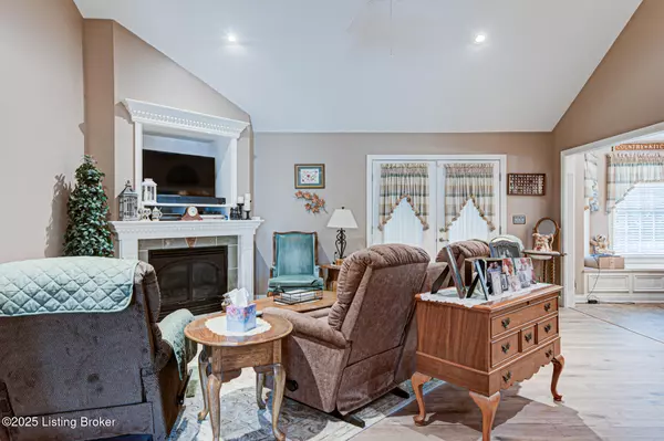 Louisville, KY 40229,821 Shady Brook Ln