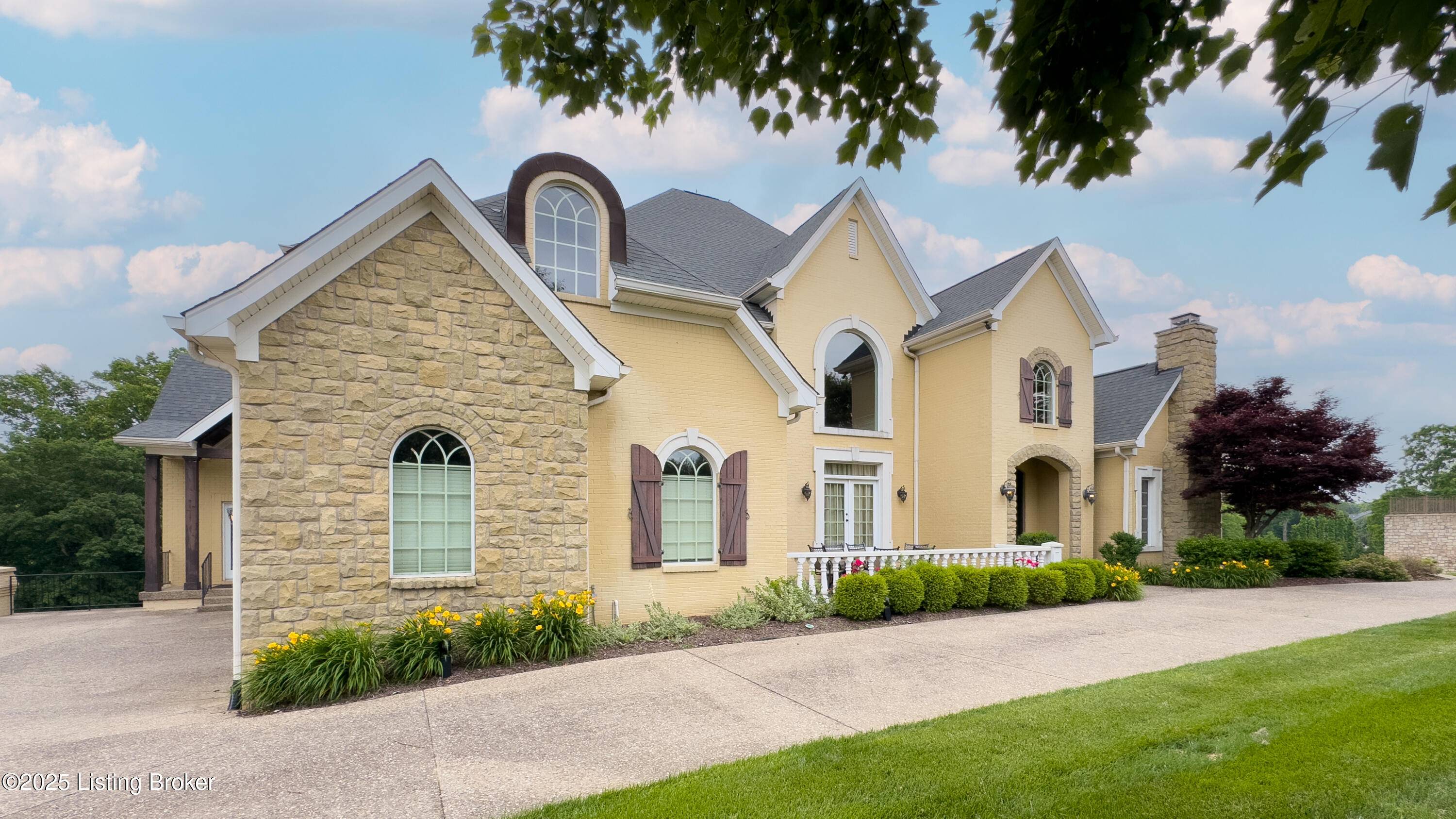 Prospect, KY 40059,5905 Mt Pleasant Dr