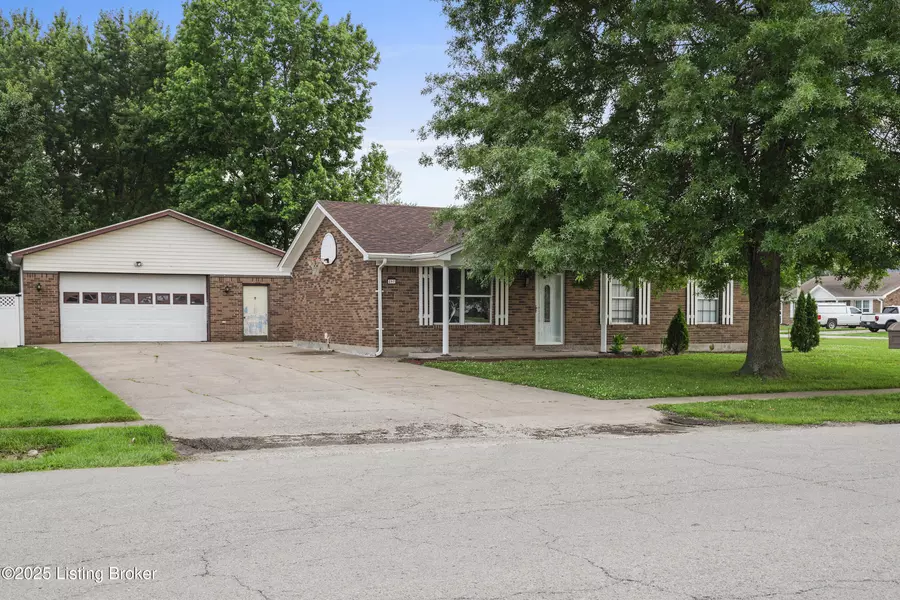 257 Big Oaks Dr, Louisville, KY 40229