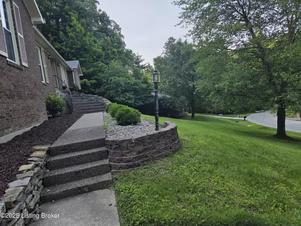 Louisville, KY 40272,8818 Mountain Brook Dr
