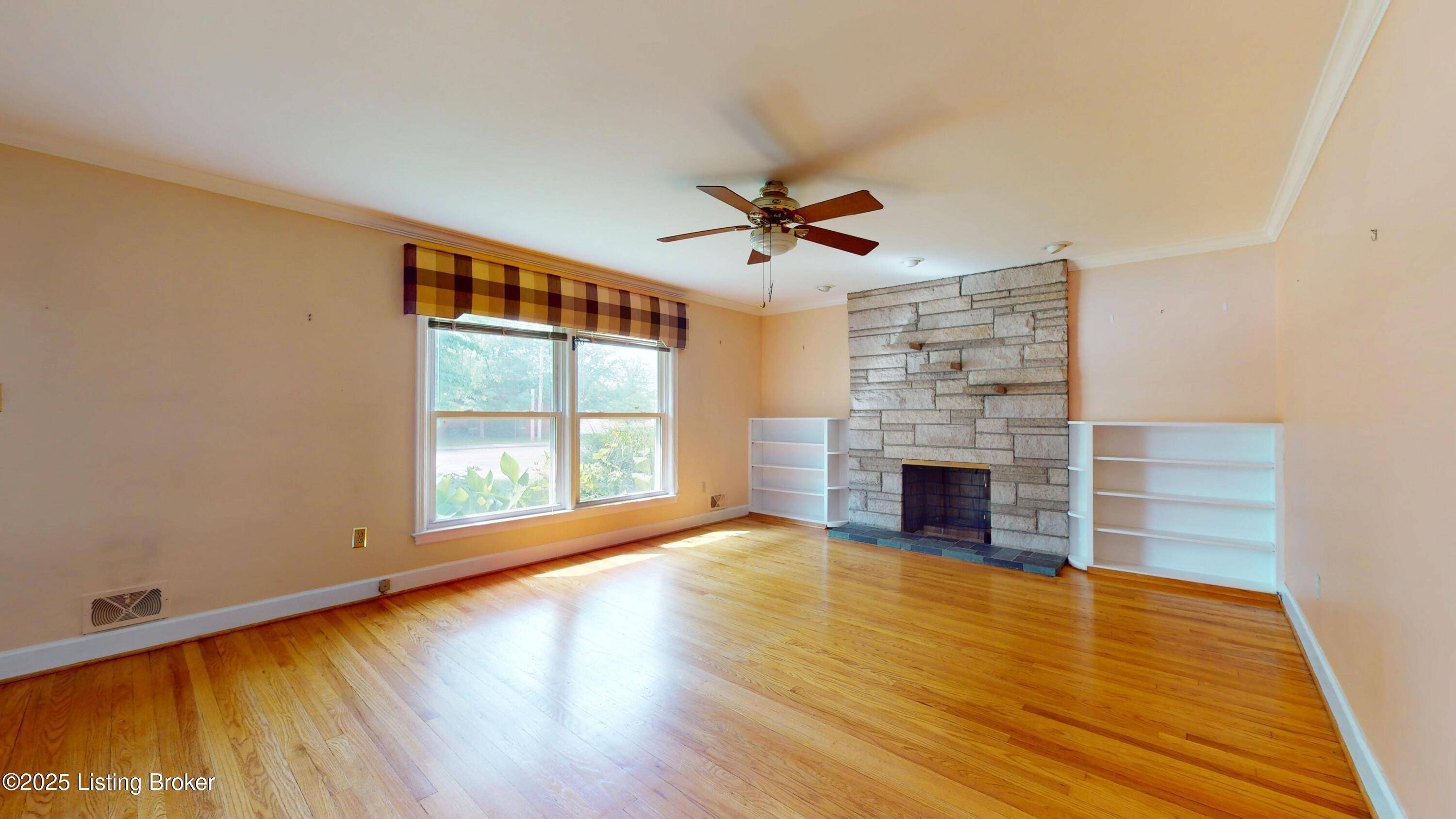 Louisville, KY 40220,3033 Hikes Ln