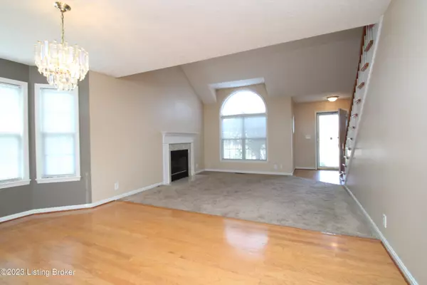 Louisville, KY 40223,13302 Crystal CV