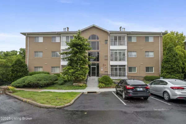 8509 Atrium Dr #102, Louisville, KY 40220