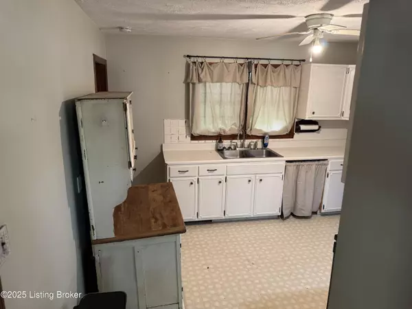 New Castle, KY 40050,371 S Main St
