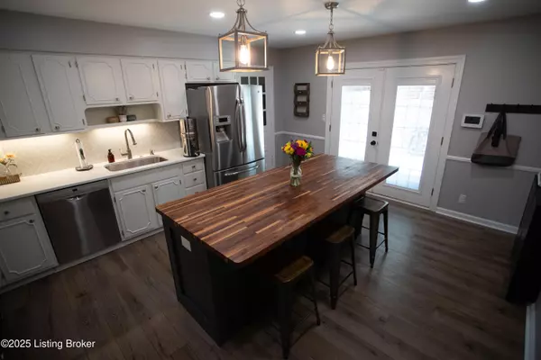 Louisville, KY 40242,8918 Bingham Dr