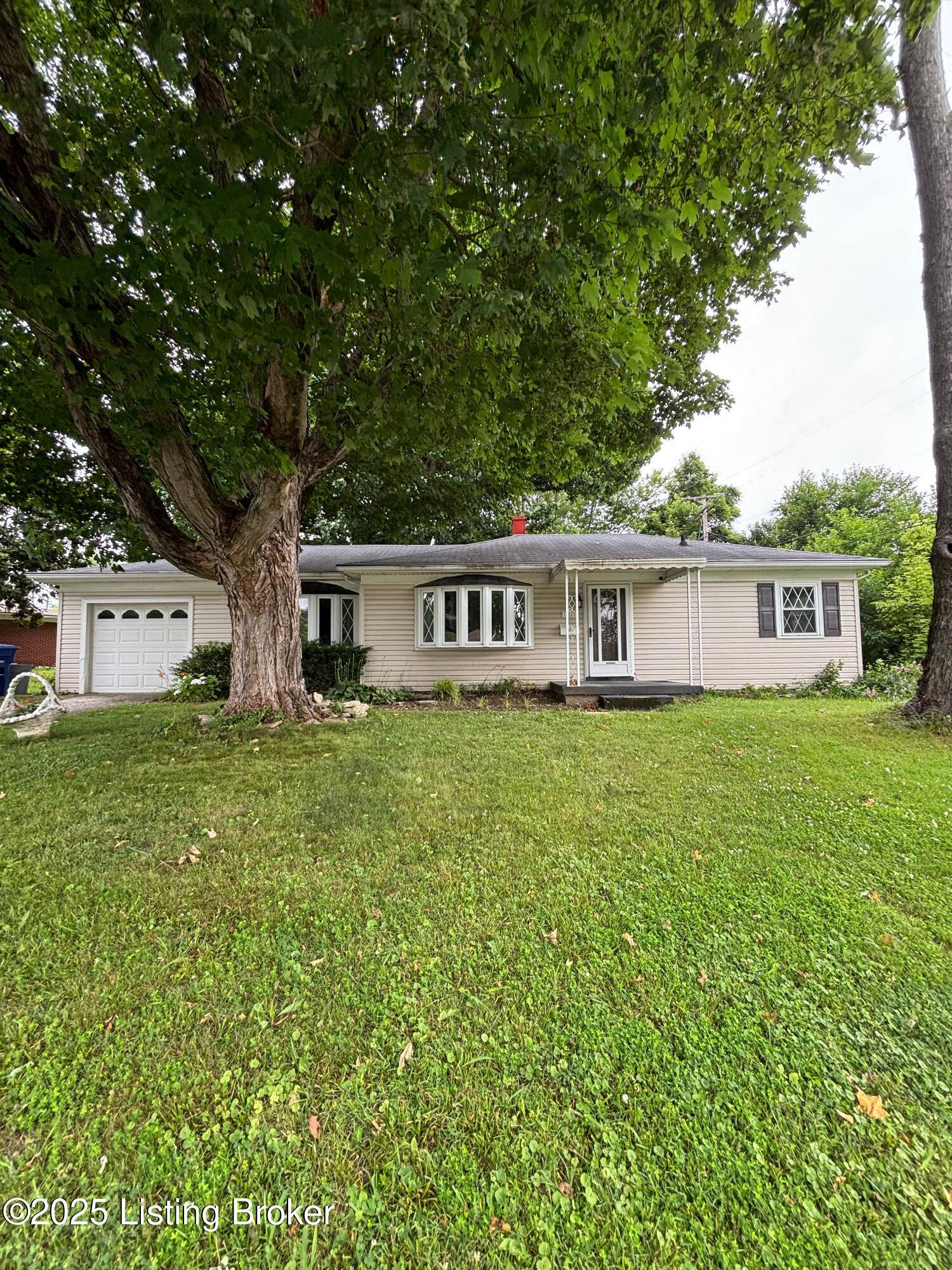 516 Popp Ave, Sellersburg, IN 47172