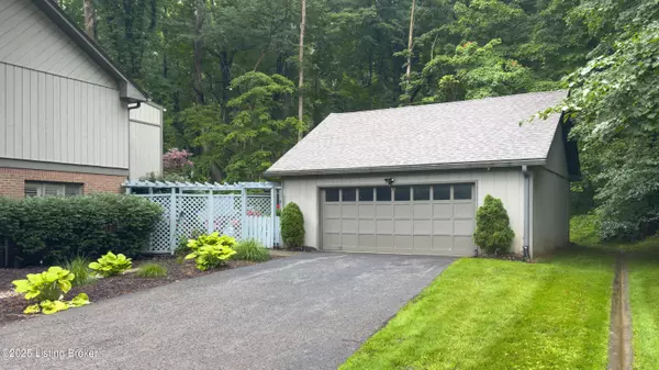 Prospect, KY 40059,5531 Forest Lake Dr