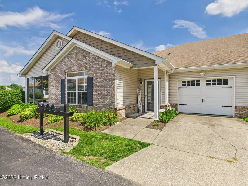 5202 Savannah Springs Dr, Louisville, KY 40219