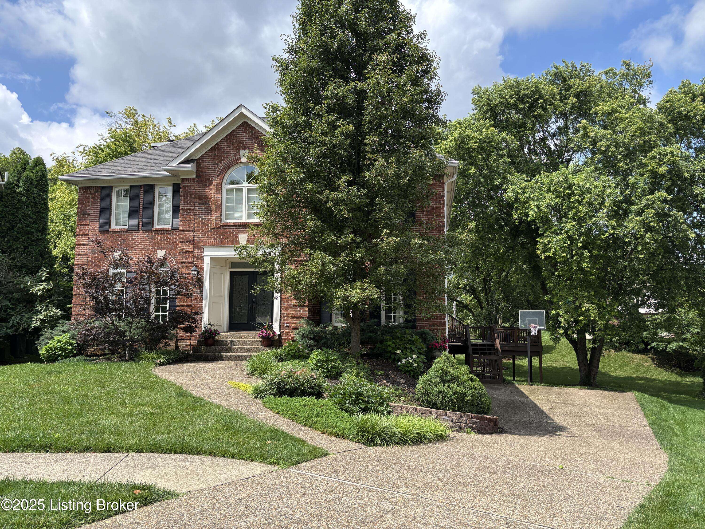 Louisville, KY 40223,10702 High Grove Pl