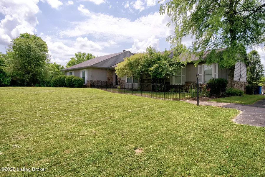 18003 Arlington Meadows Ct, Fisherville, KY 40023