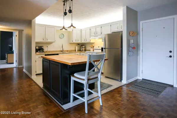 Louisville, KY 40207,4180 Lyndon WAY #409
