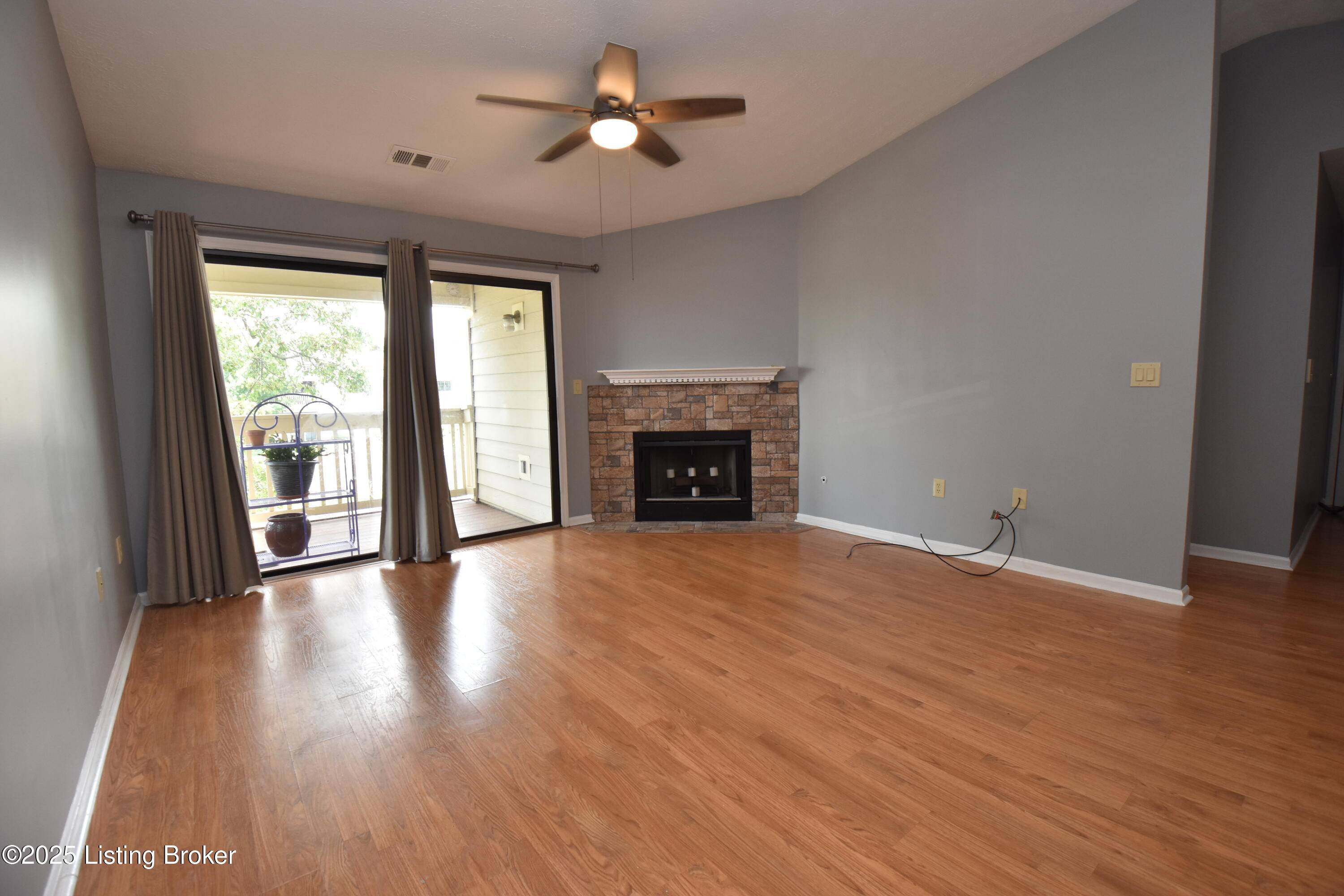 Louisville, KY 40299,3805 Yardley Ct #UNIT 207