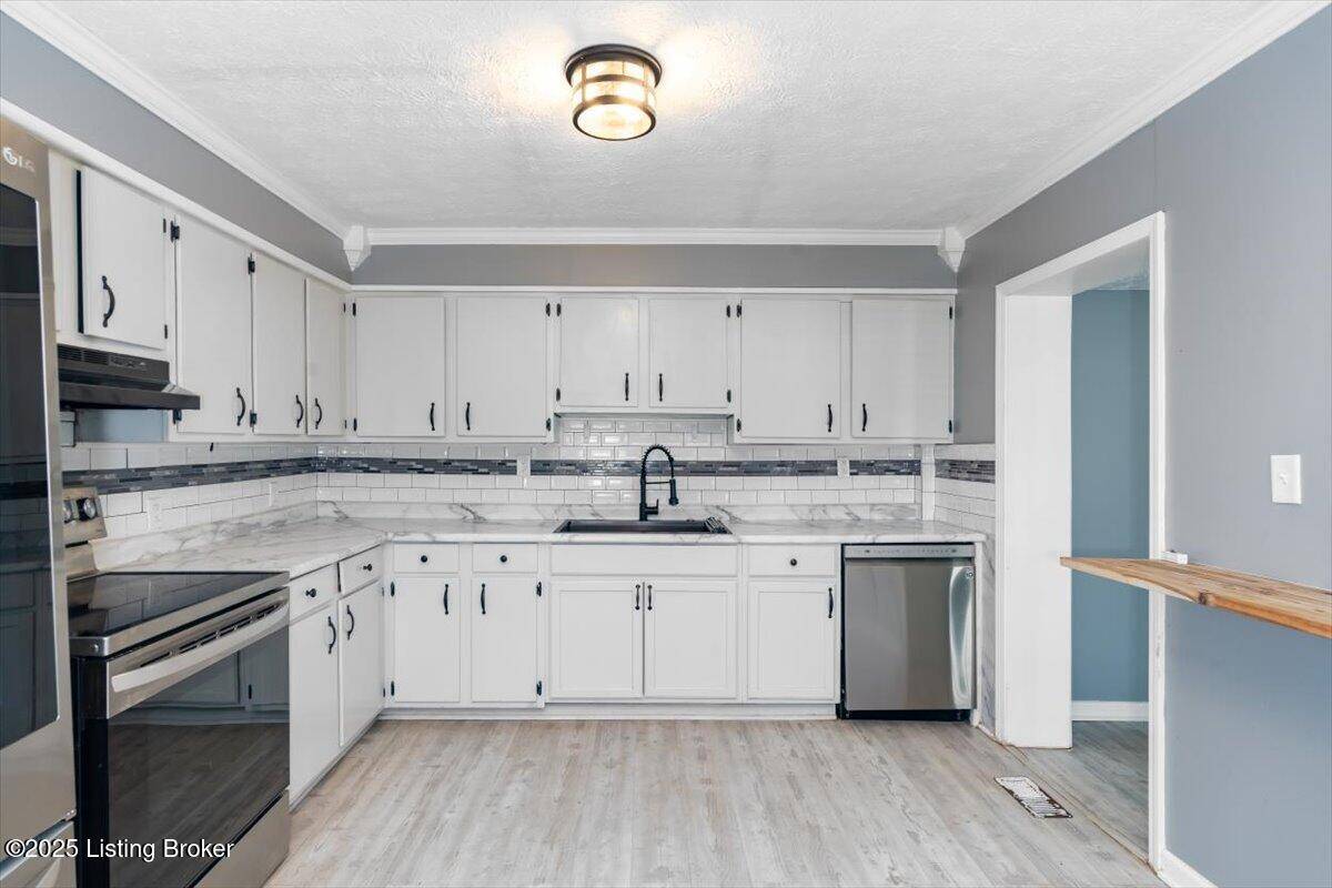 Louisville, KY 40229,3710 Susan Ln