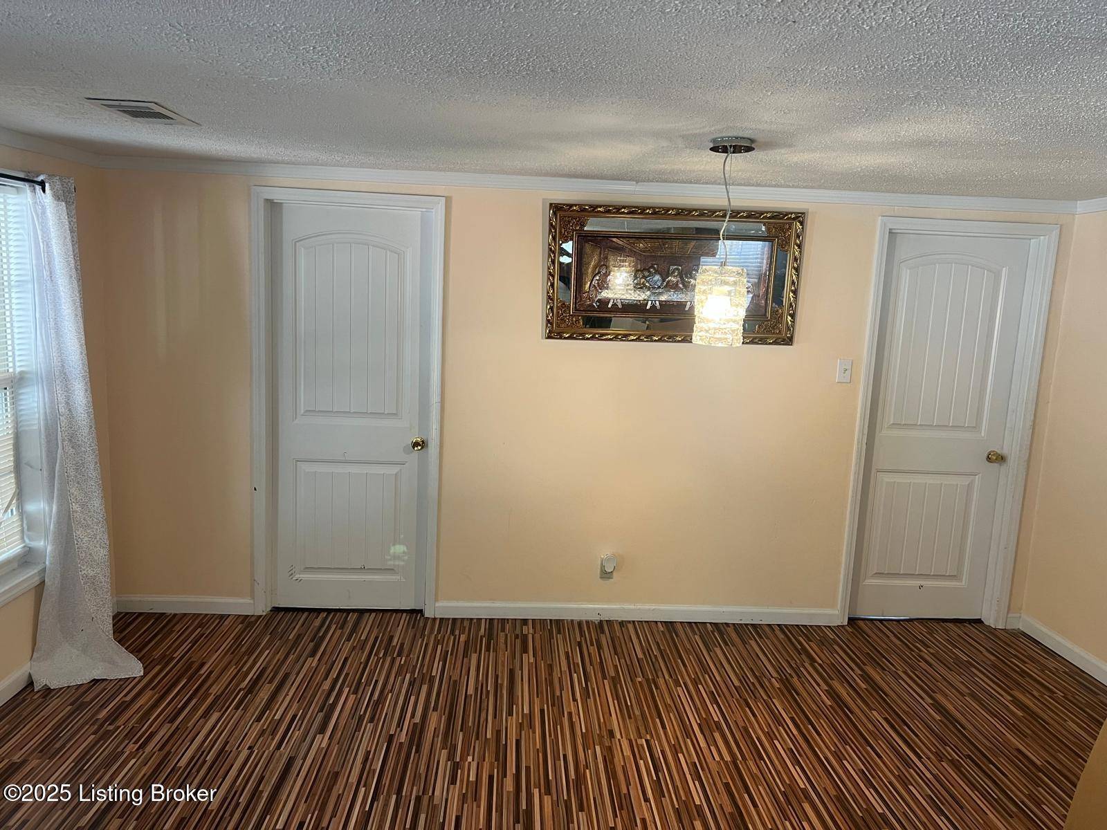 Louisville, KY 40216,3336 Van Winkle Dr
