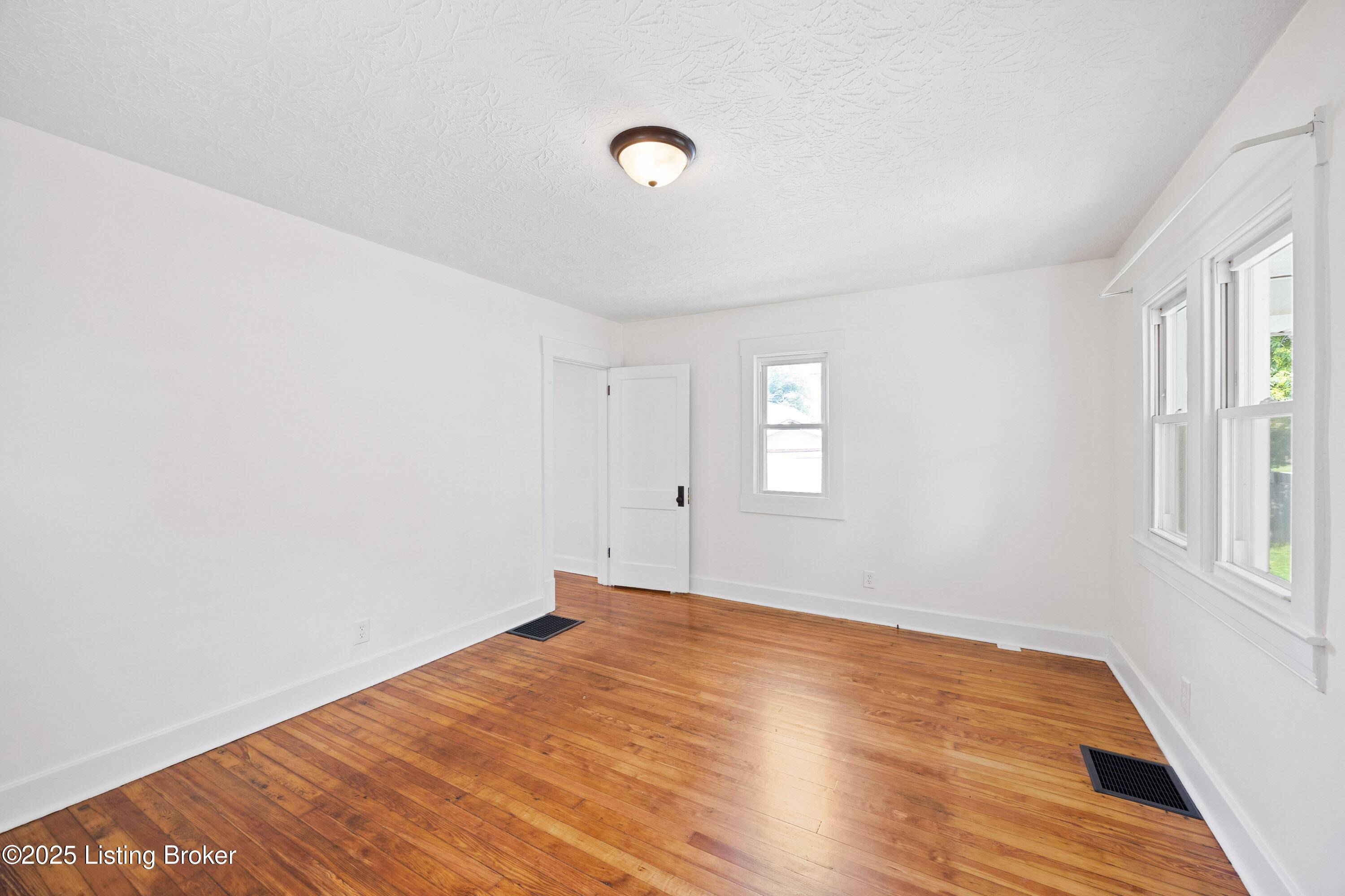 Louisville, KY 40212,2822 Rowan St