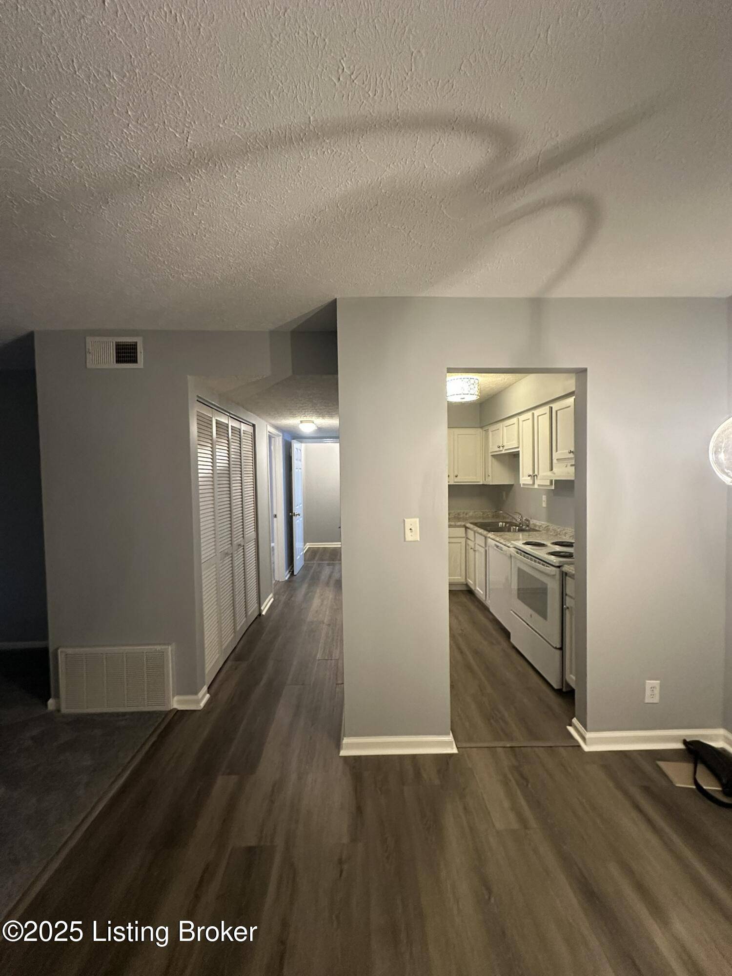 Louisville, KY 40291,7070 Wildwood Cir #154