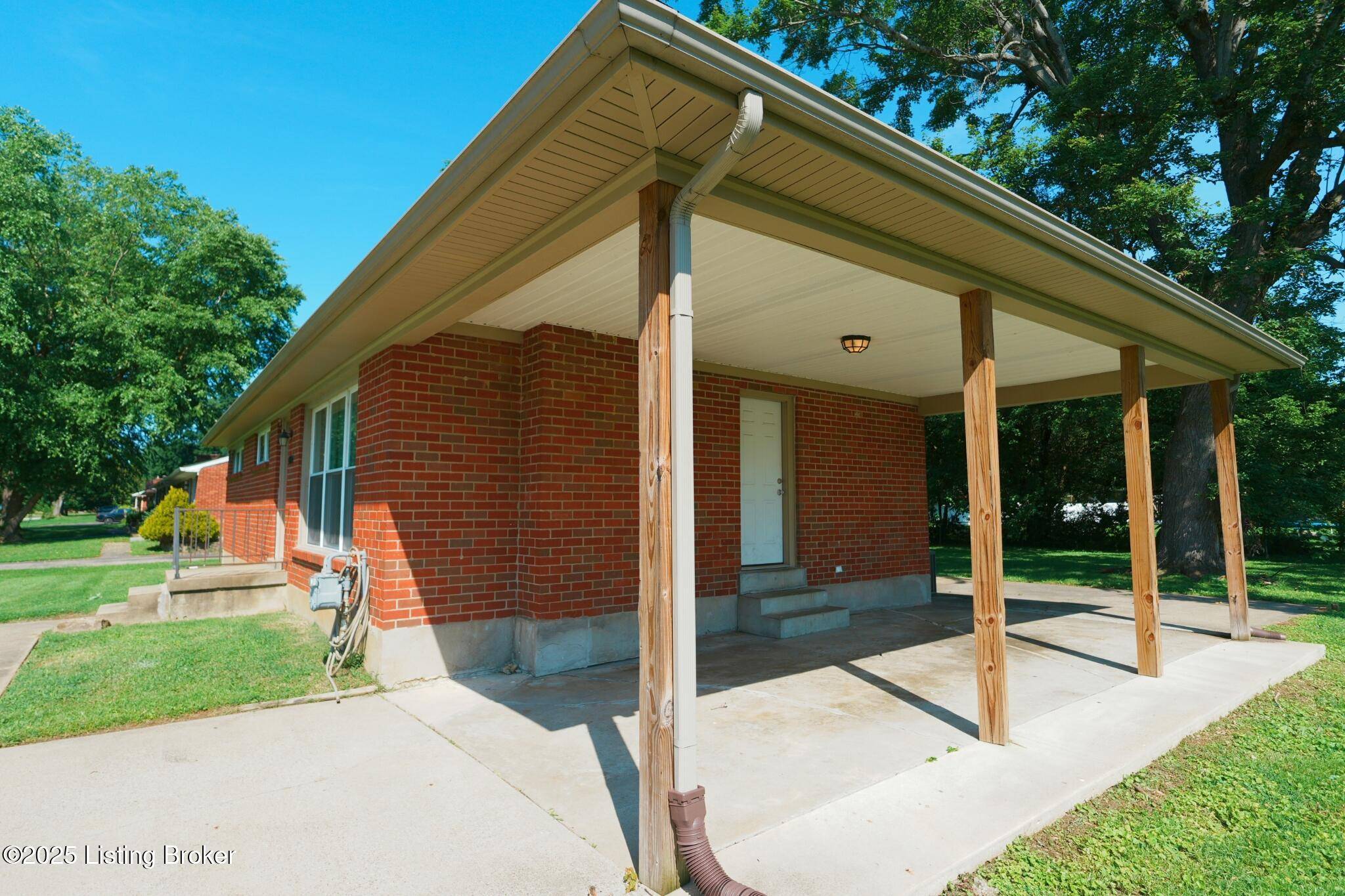 Louisville, KY 40272,10104 Nanka Rd