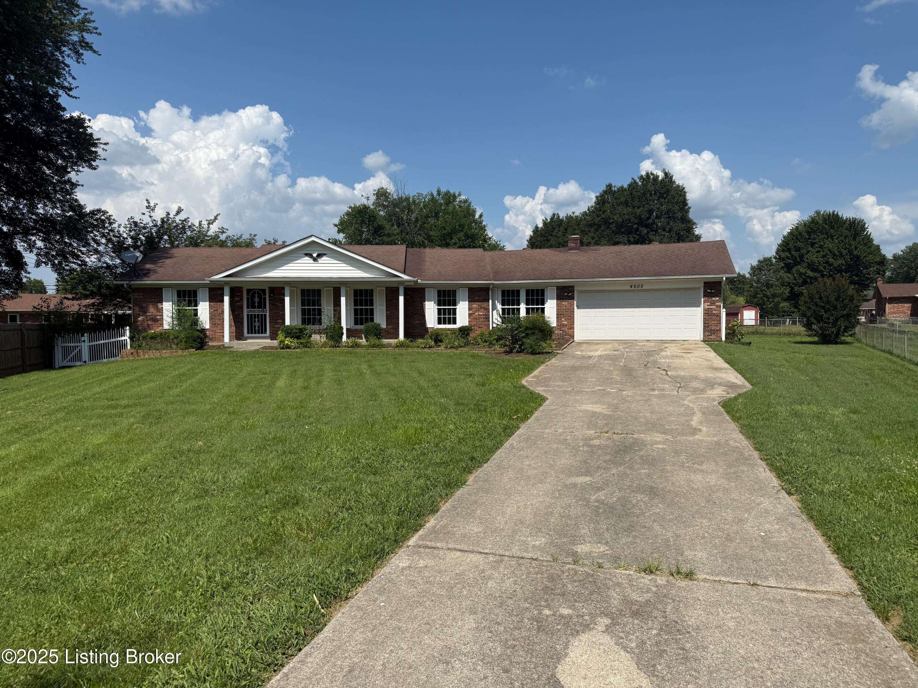 4505 Forest Ridge Ct, Louisville, KY 40219