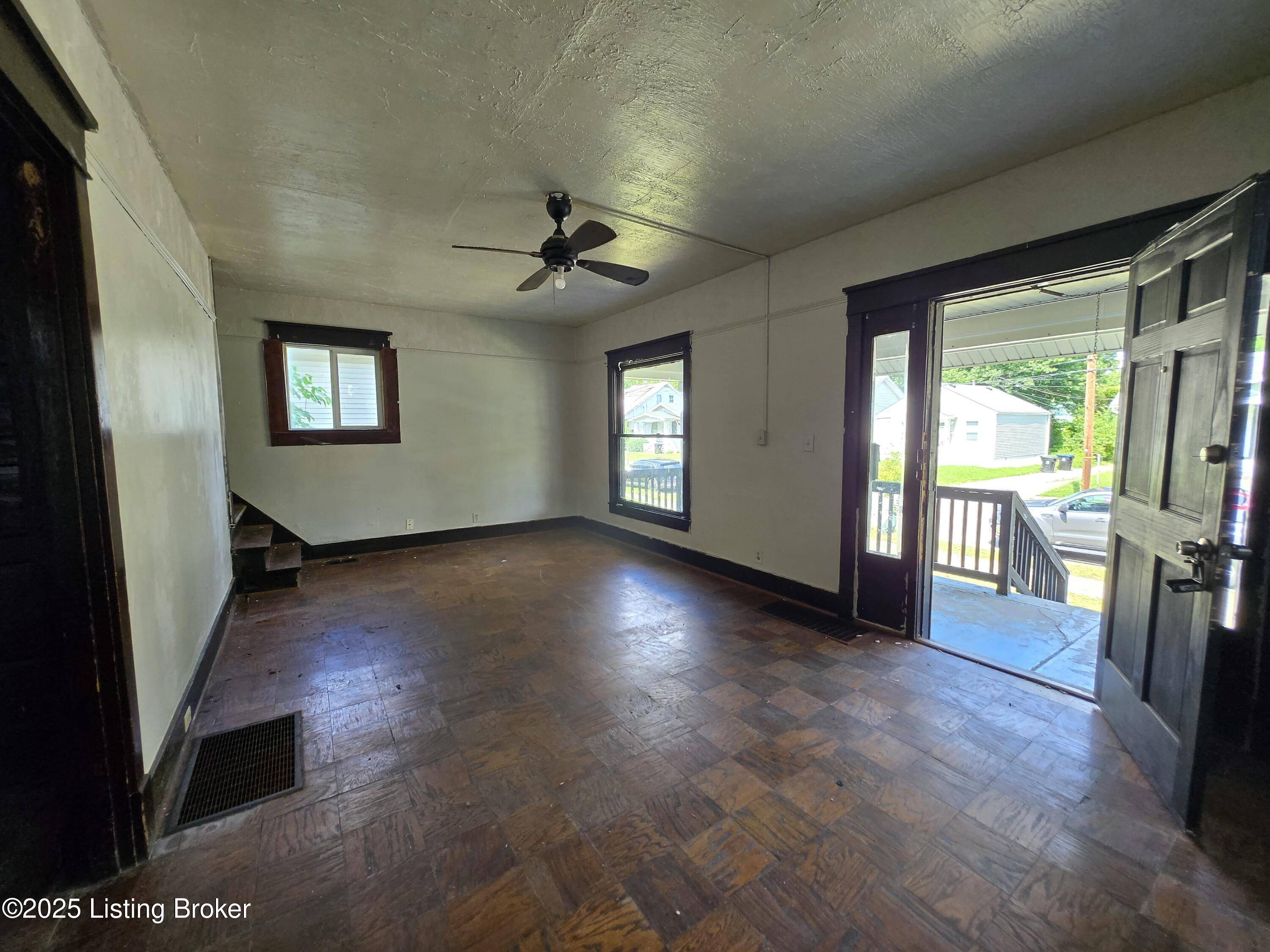 Louisville, KY 40211,838 S 33rd St