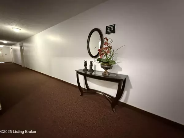 Louisville, KY 40220,3030 Breckenridge Ln #536