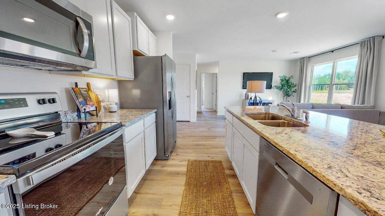 Louisville, KY 40229,6401 Meadow Creek Cir
