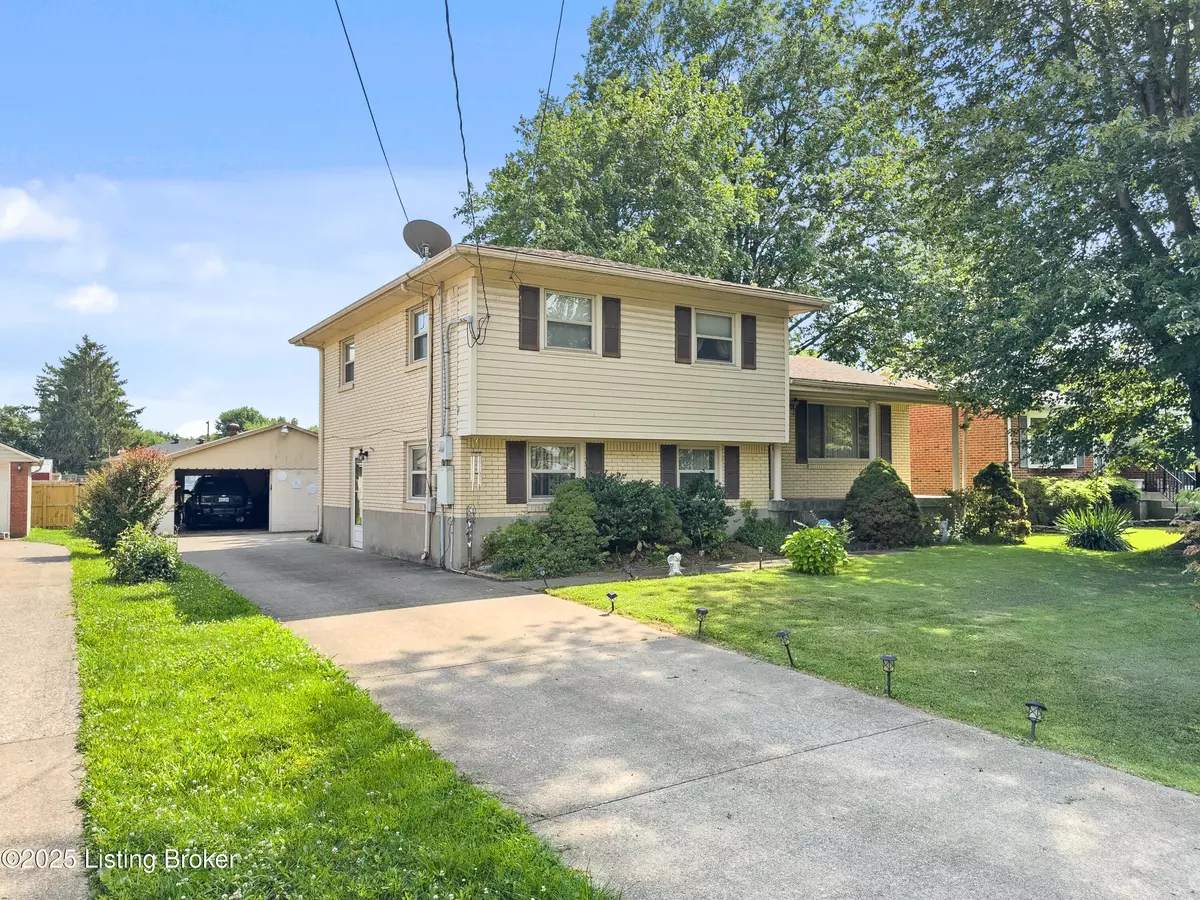 Louisville, KY 40219,3408 Pinecroft Dr