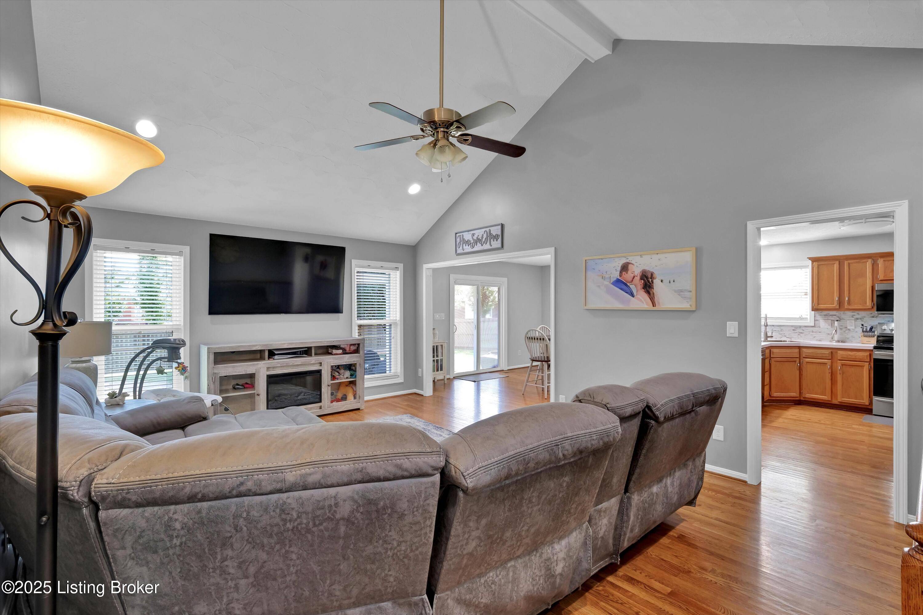 Louisville, KY 40229,624 Circle Valley Dr
