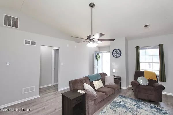 Louisville, KY 40258,6617 Hunters Creek Blvd